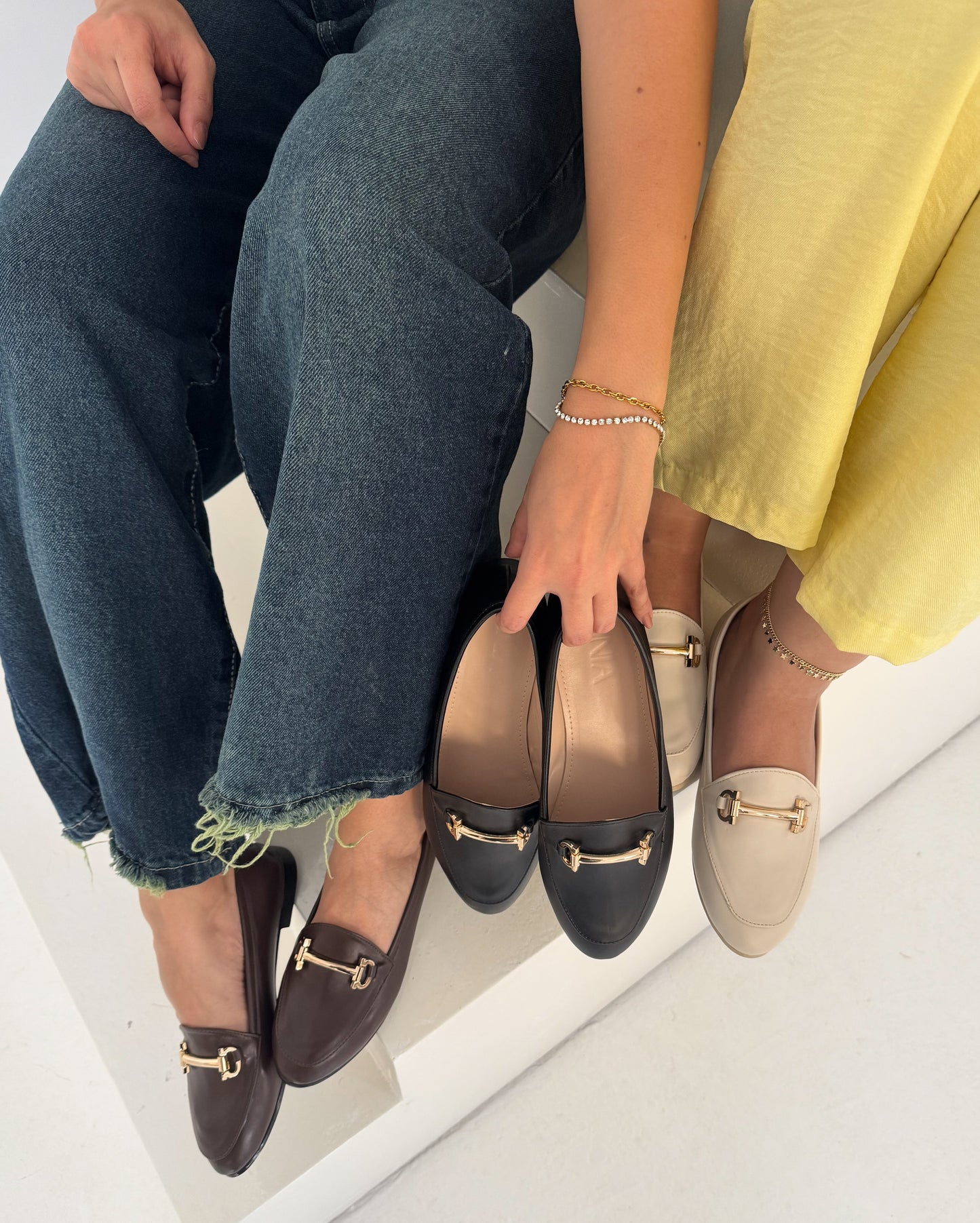 The Everyday Icon | Basic Leather Loafer WITH CHAIN ACCENT-Black